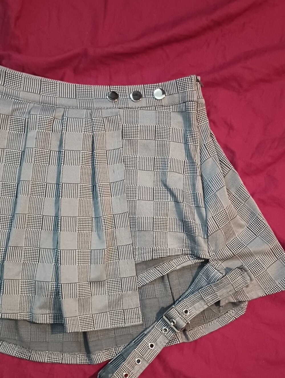 CBR Gray Plaid Pleated Mini Skort Side Thigh Buckle Woman's L Metal Detail Sexy - Picture 4 of 15